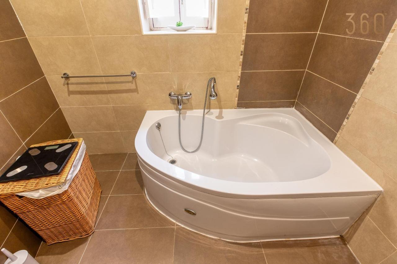 A 3br Characteristic In With Lovely Views By 360 Estates Vakantiehuis