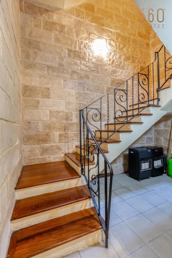Vakantiehuis A 3br Characteristic In With Lovely Views By 360 Estates *