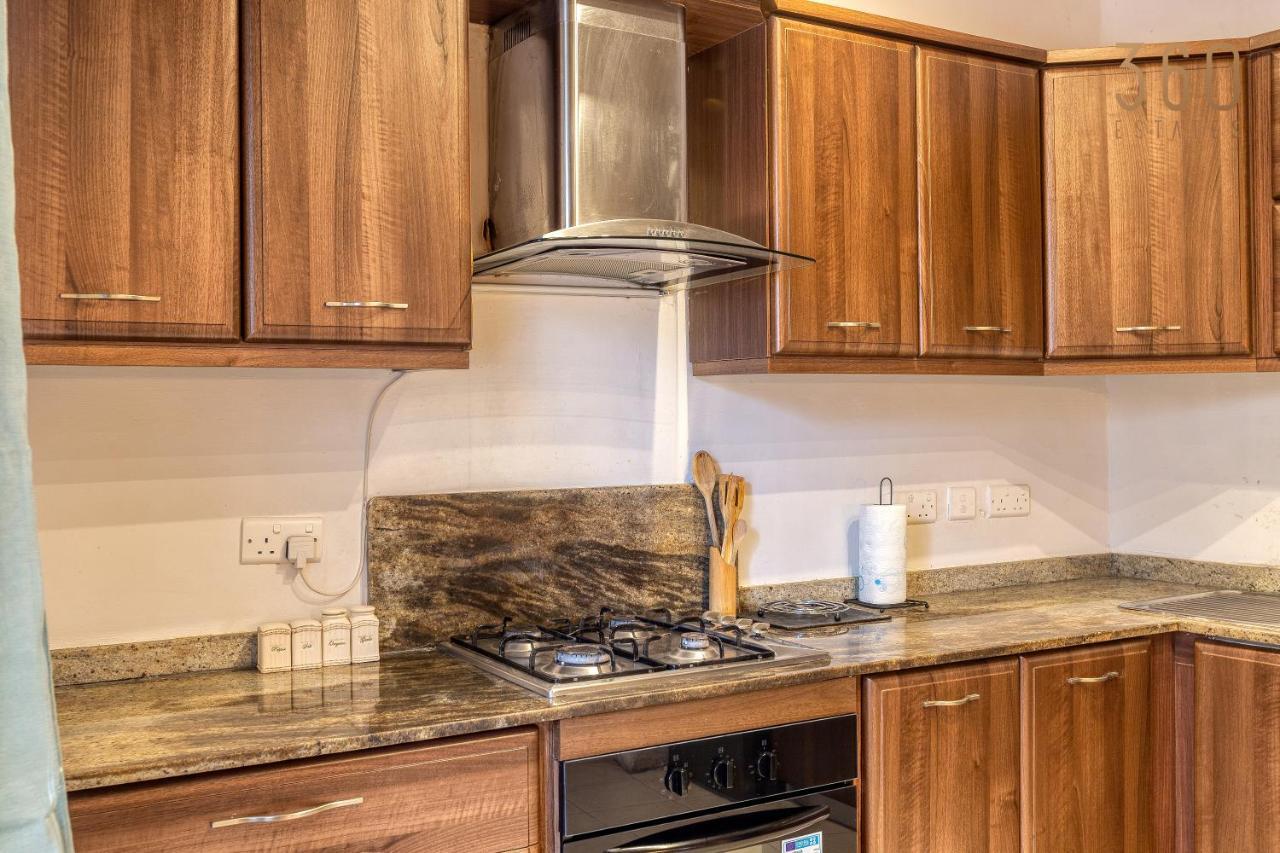 A 3br Characteristic In With Lovely Views By 360 Estates *