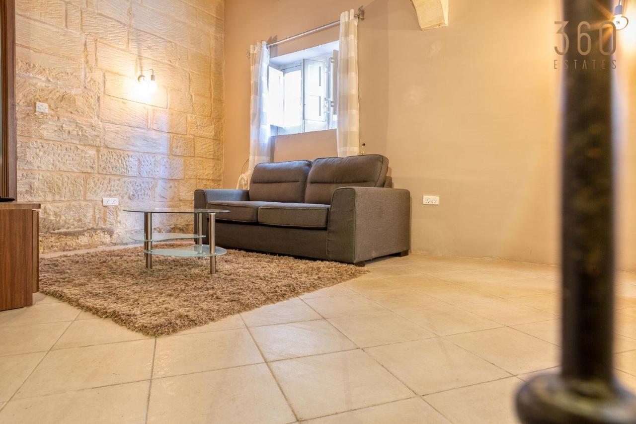 Vakantiehuis A 3br Characteristic In With Lovely Views By 360 Estates *