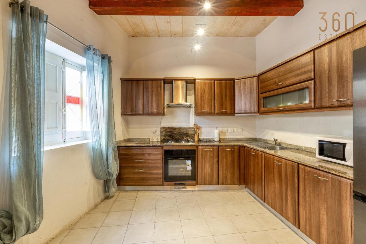 A 3br Characteristic In With Lovely Views By 360 Estates